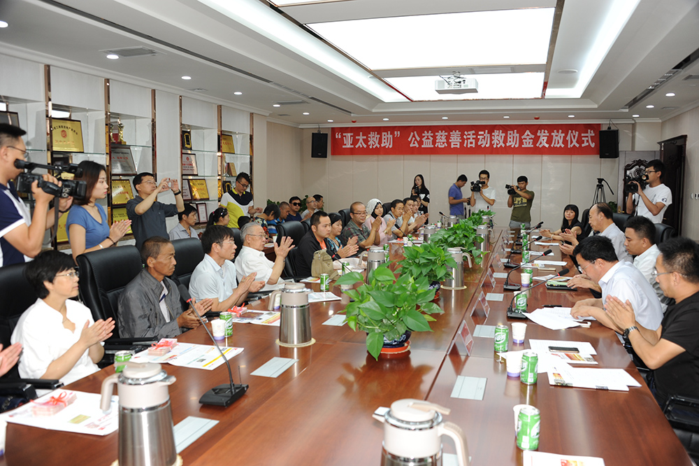 ������ʱ�������ǲ�����500��ר�����Ϊ�����͡�������ʱ�������ǲ���������һ���˶�Բ�������ڶ����˶�����