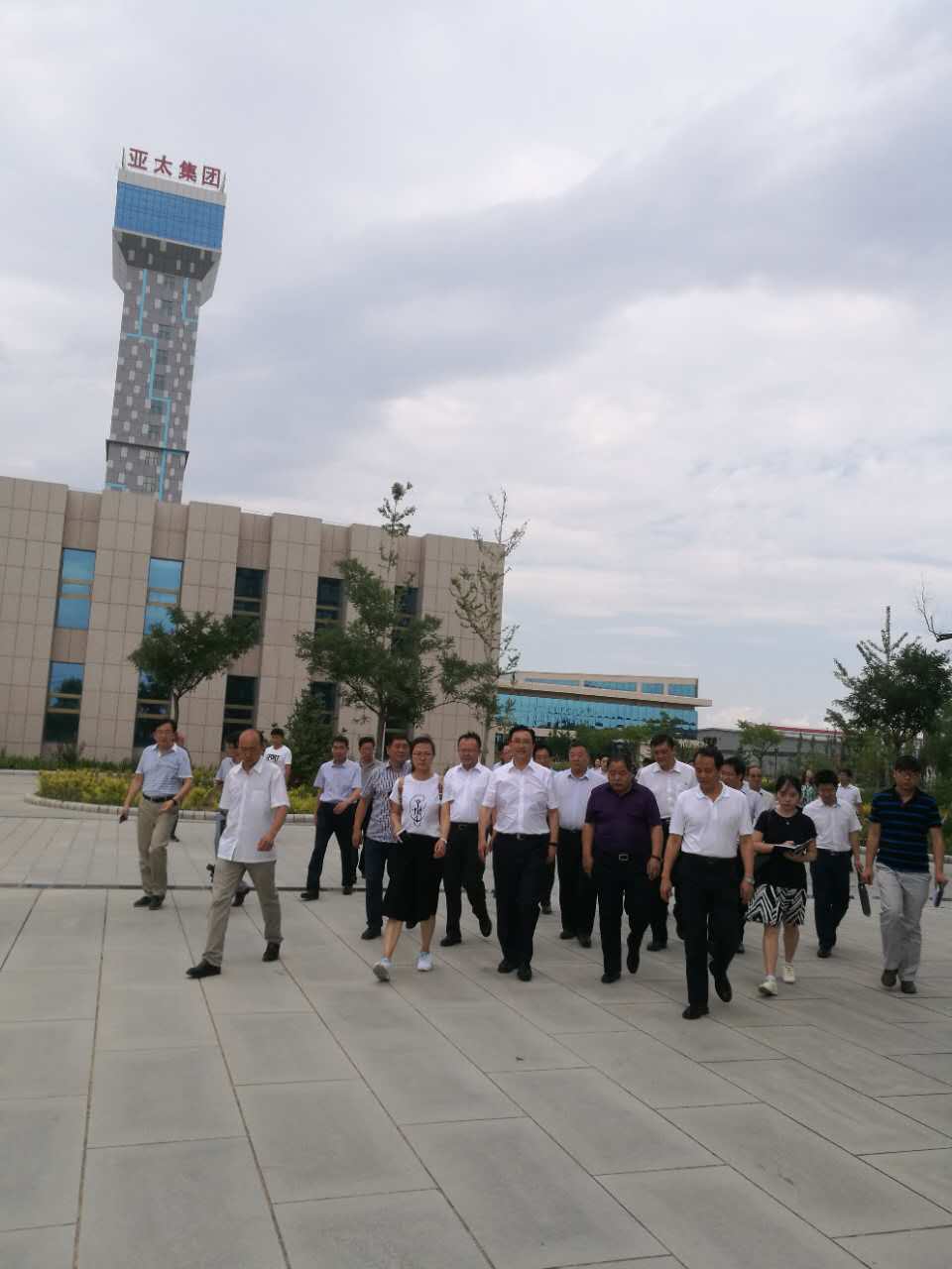 ����Ժ��ʮ�˶�����һ�����п�����������������ʱ�������ǲ���ʿ�ٵ��ݳ�