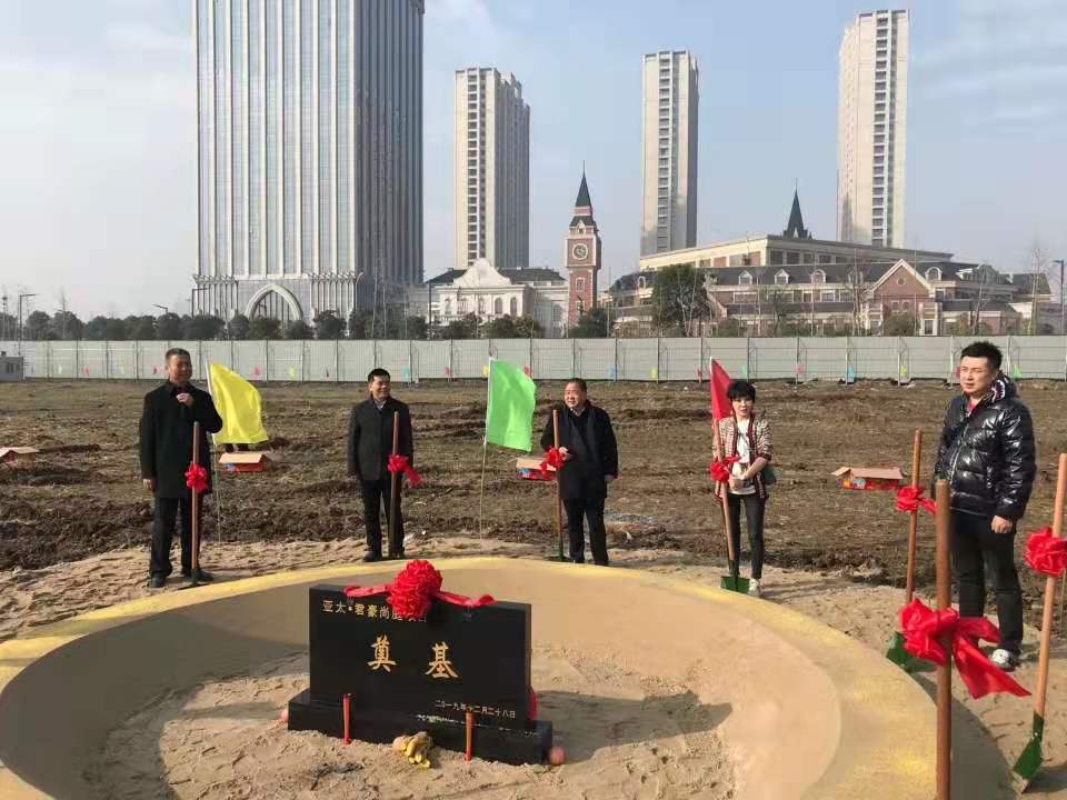 λ���Ϻ����ݶ���Ȧ������������ʱ�������ǲ���������ͥ����Ŀ���п�����ڨ��ʽ