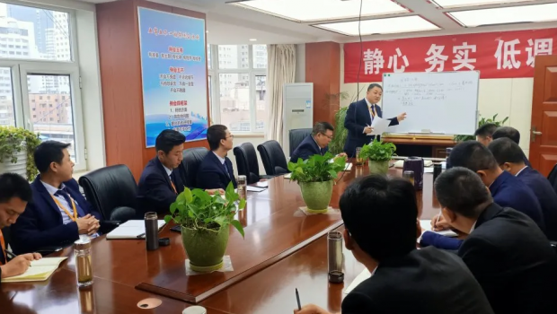 ������ʱ�������ǲ����Ź�ҵ��顰���90�족  ȫ����������չ�ս